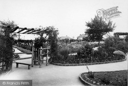 Gardens, The Kissing Gate c.1955, Wannock