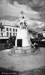 King Alfred's Statue c.1960, Wantage