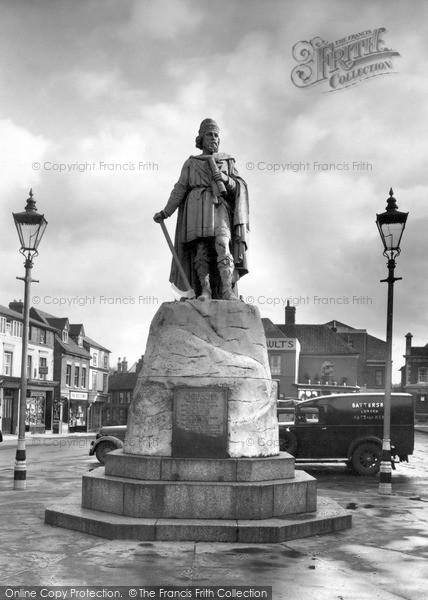 Photo of Wantage, Statue Of King Alfred The Great c.1939