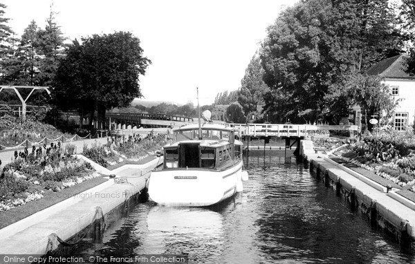Photo of Wargrave, Marsh Lock c.1960