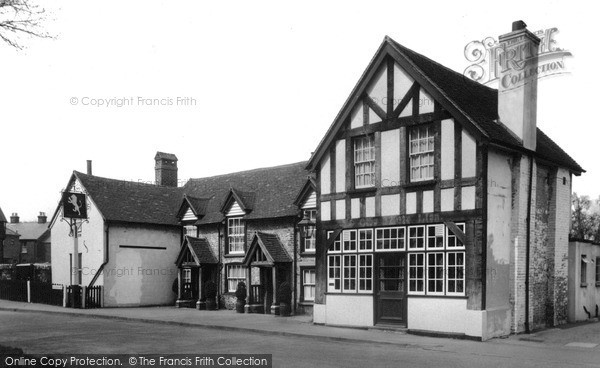 Photo of Warlingham, Ye Olde White Lion Inn c.1955