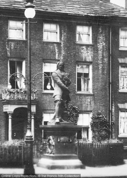 Photo of Warrington, Academy, Cromwell Statue 1901
