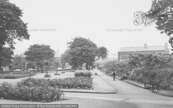 Photo of Warrington, Bank Gardens c.1965