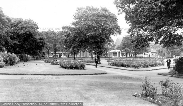 Photo of Warrington, Bank Gardens c.1965