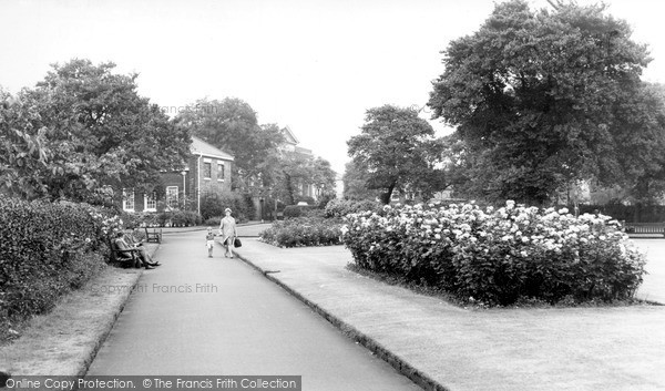 Photo of Warrington, Bank Gardens c.1965