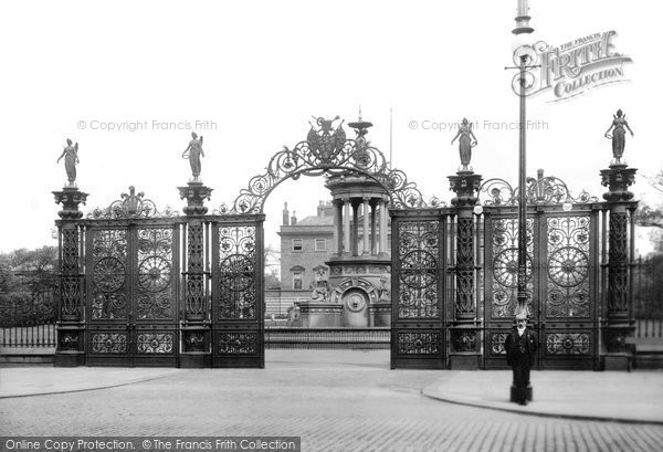 Photo of Warrington, Park Gates 1901