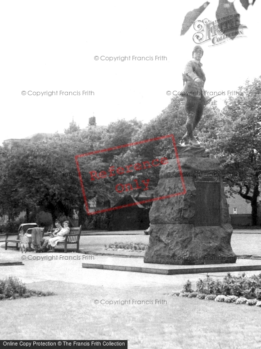 Photo of Warrington, Queen's Gardens c.1955