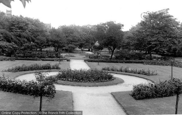 Photo of Warrington, Queen's Gardens c.1955