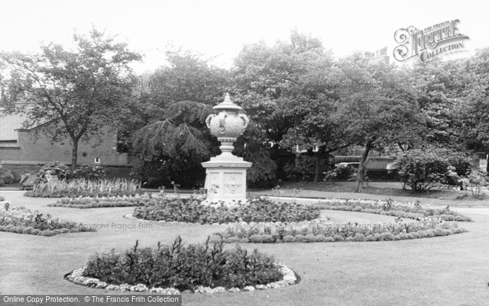 Photo of Warrington, Queens Gardens c.1955
