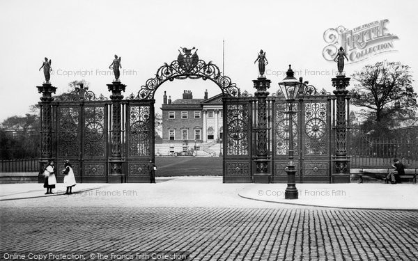 Photo of Warrington, Town Hall, New Gates 1895
