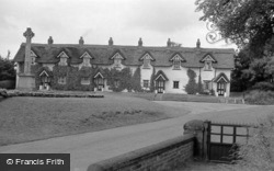 Priory 1951, Warter