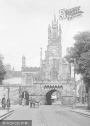 East Gate 1922, Warwick