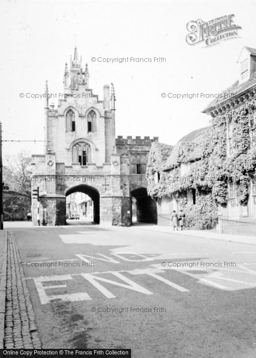 Photo of Warwick, East Gate c.1939