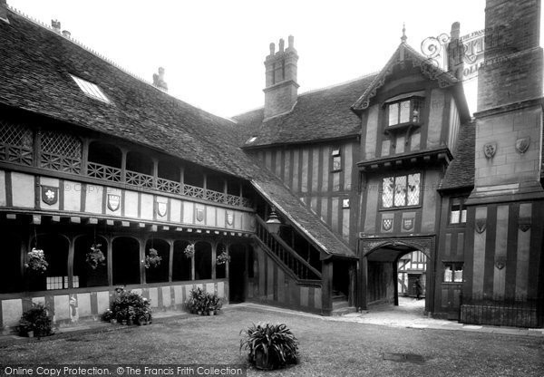 Photo of Warwick, The Lord Leycester Hospital 1922