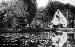 The Mill Pond At Guy's Cliff Mill c.1910, Warwick