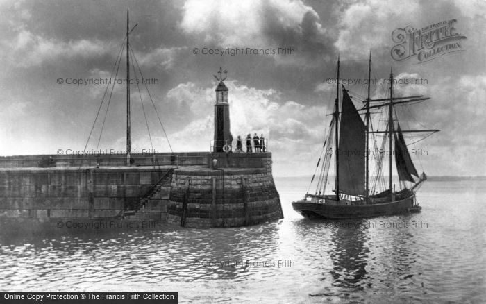 Photo of Watchet, Harbour Lighthouse 1923