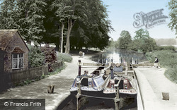 Cassiobury Park And Iron Bridge Lock 1921, Watford