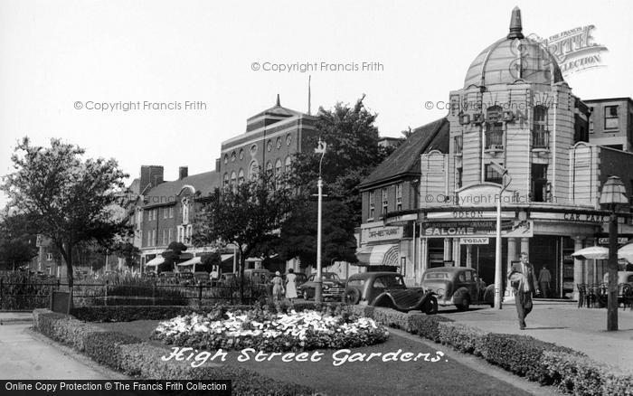Photo of Watford, High Street Gardens 1953
