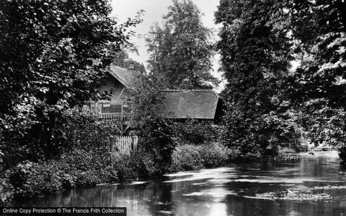 Photo of Watford, The Gade Stream, Cassiobury Park c.1950