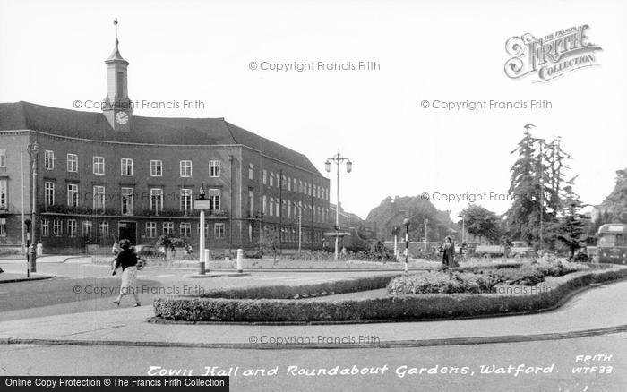 Photo of Watford, The Town Hall And Roundabout Gardens c.1955