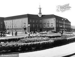 The Town Hall c.1950, Watford