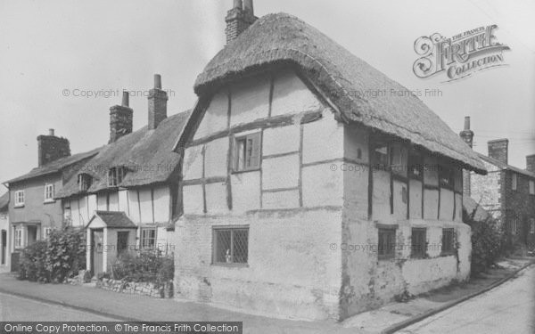 Photo of Watlington, Old Cottages c.1955