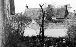 Thatched Cottages c.1960, Weekley