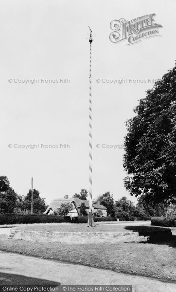 Photo of Welford On Avon, The Maypole c.1960