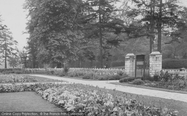 Photo of Welling, Old English Garden, Danson Park c.1950