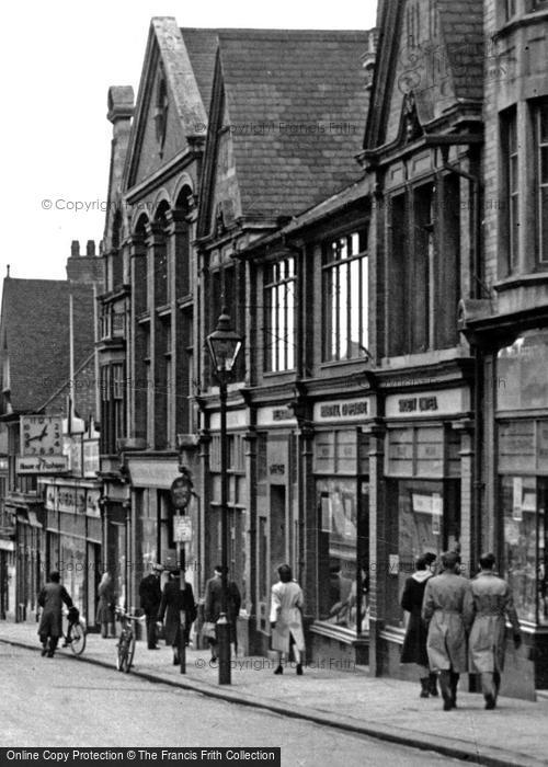 Photo of Wellingborough, Pedestrians On Midland Road c.1950