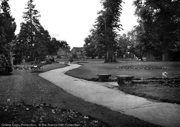 Photo of Wellingborough, Swanspool Gardens c.1950