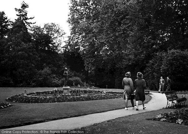 Photo of Wellingborough, Swanspool Gardens c.1950