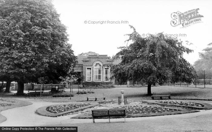 Photo of Wellingborough, Swanspool Gardens c.1960