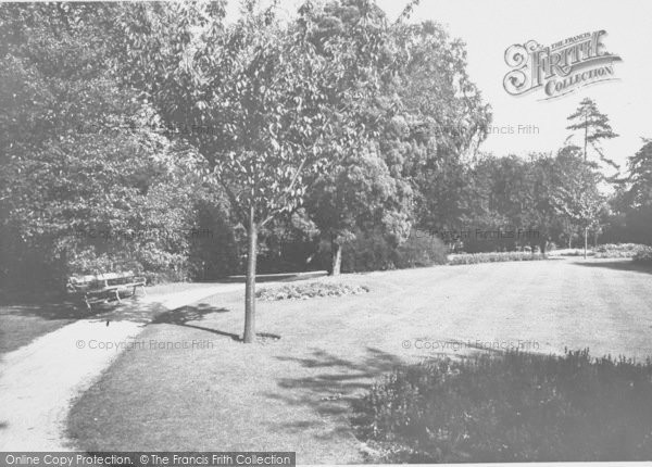 Photo of Wellingborough, Swanspool Gardens c.1965