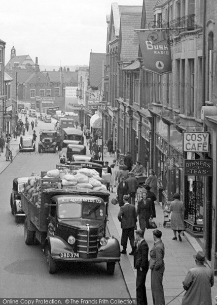 Photo of Wellingborough, Traffic in Midland Road 1949