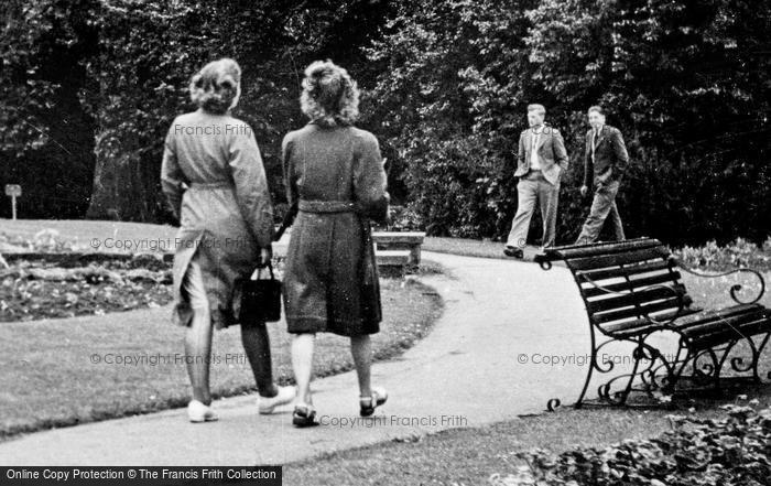 Photo of Wellingborough, Walking Through Swanspool Gardens c.1950