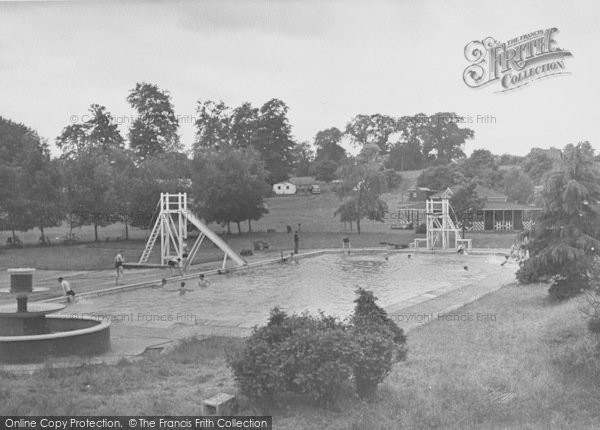 Photo of Wellingborough, Wilby Swimming Pool c.1950