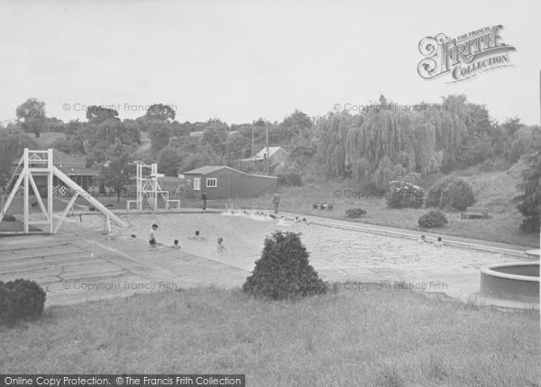 Photo of Wellingborough, Wilby Swimming Pool c.1950