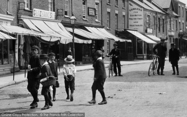 Photo of Wellington, Boys In South Street 1907