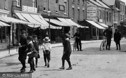 Boys In South Street 1907, Wellington