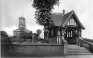 Wellington, Church and War Memorial 1925