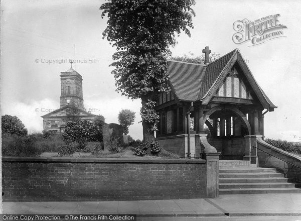 Photo of Wellington, Church and War Memorial 1925