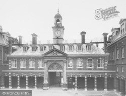 Front Quadrangle 1908, Wellington College