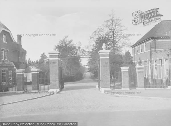 Photo of Wellington College, The Mordaunt Gates 1928
