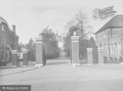 The Mordaunt Gates 1928, Wellington College