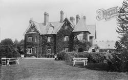 Wellington Hotel 1907, Wellington College