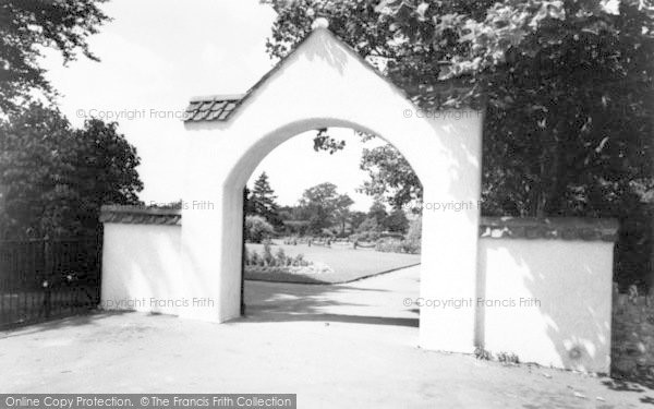 Photo of Wellington, Entrance To Gardens 1963