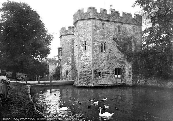 Photo of Wells, Bishop's Palace And The Drawbridge 1923