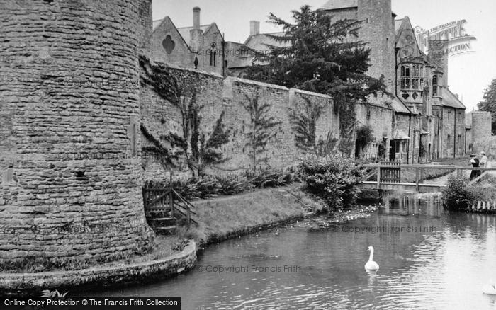 Photo of Wells, Bishop's Palace Moat c.1950