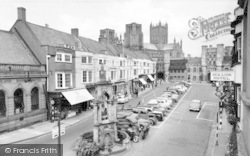Market Place 1961, Wells